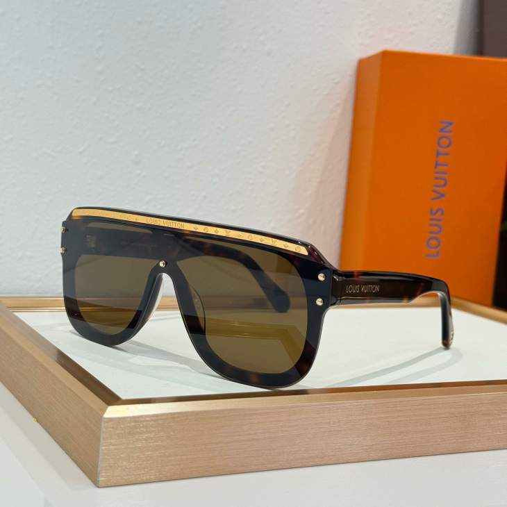Picture of Louis Vuitton Sunglasses _SKUfw76250356fw